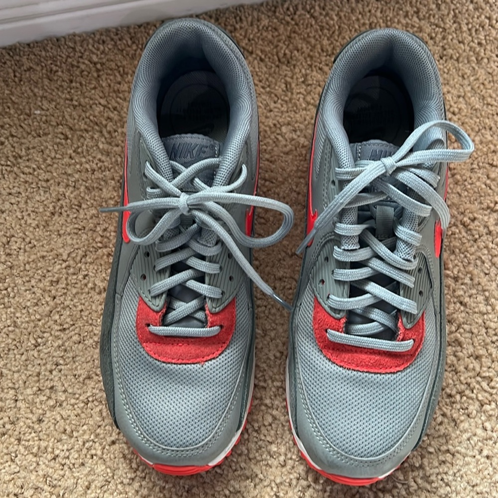 NIKE WMNS AIR MAX 90
River Rock/ Siren Red